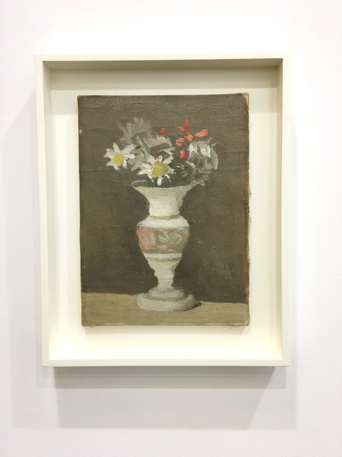 以灰調的色彩呈現和諧、寧靜並強調一致性的畫面感，是喬治·莫蘭迪獨有的色彩哲學