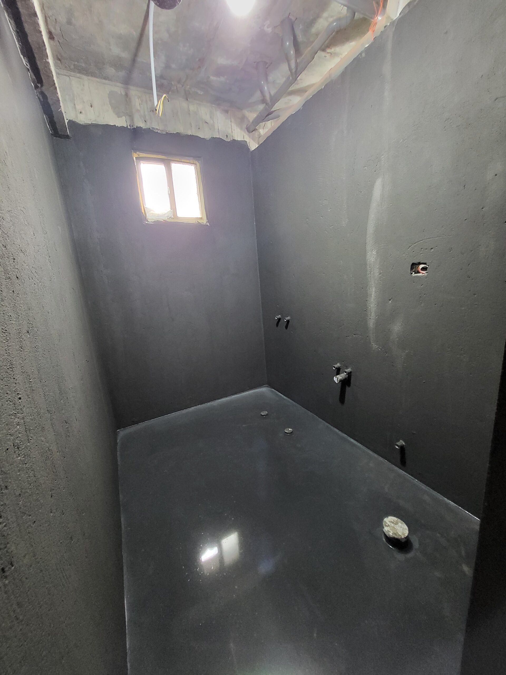 衛浴須注意是否有斜度排水,讓水能順利流向排水孔