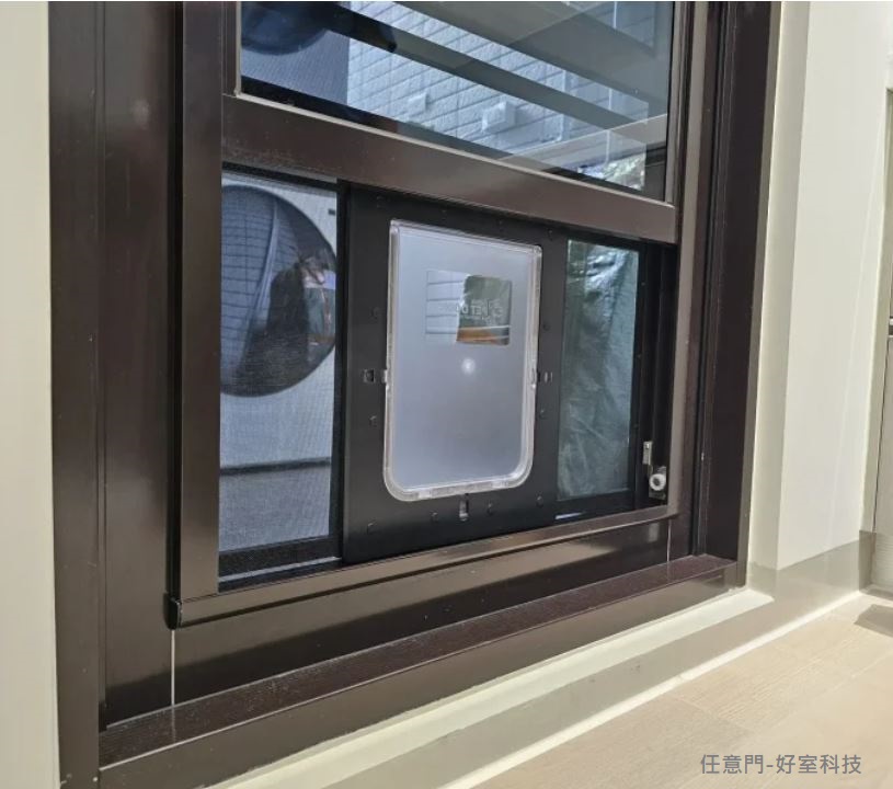 狗狗專用小門或通道的設置，可以大大增加狗狗在家中活動的自由度