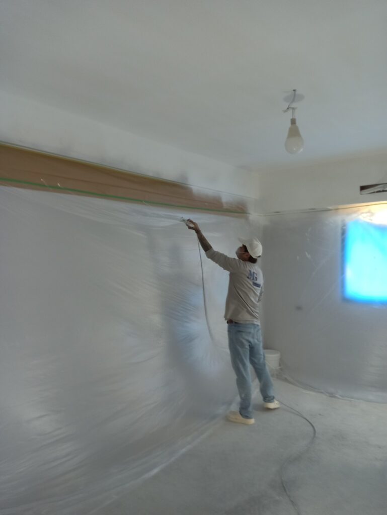 VOCs通常具有刺激性氣味 ,且會持續從建材、塗料中釋放出來(即逸散),時間可長達數月甚至數年,對室內空氣品質造成長期影響