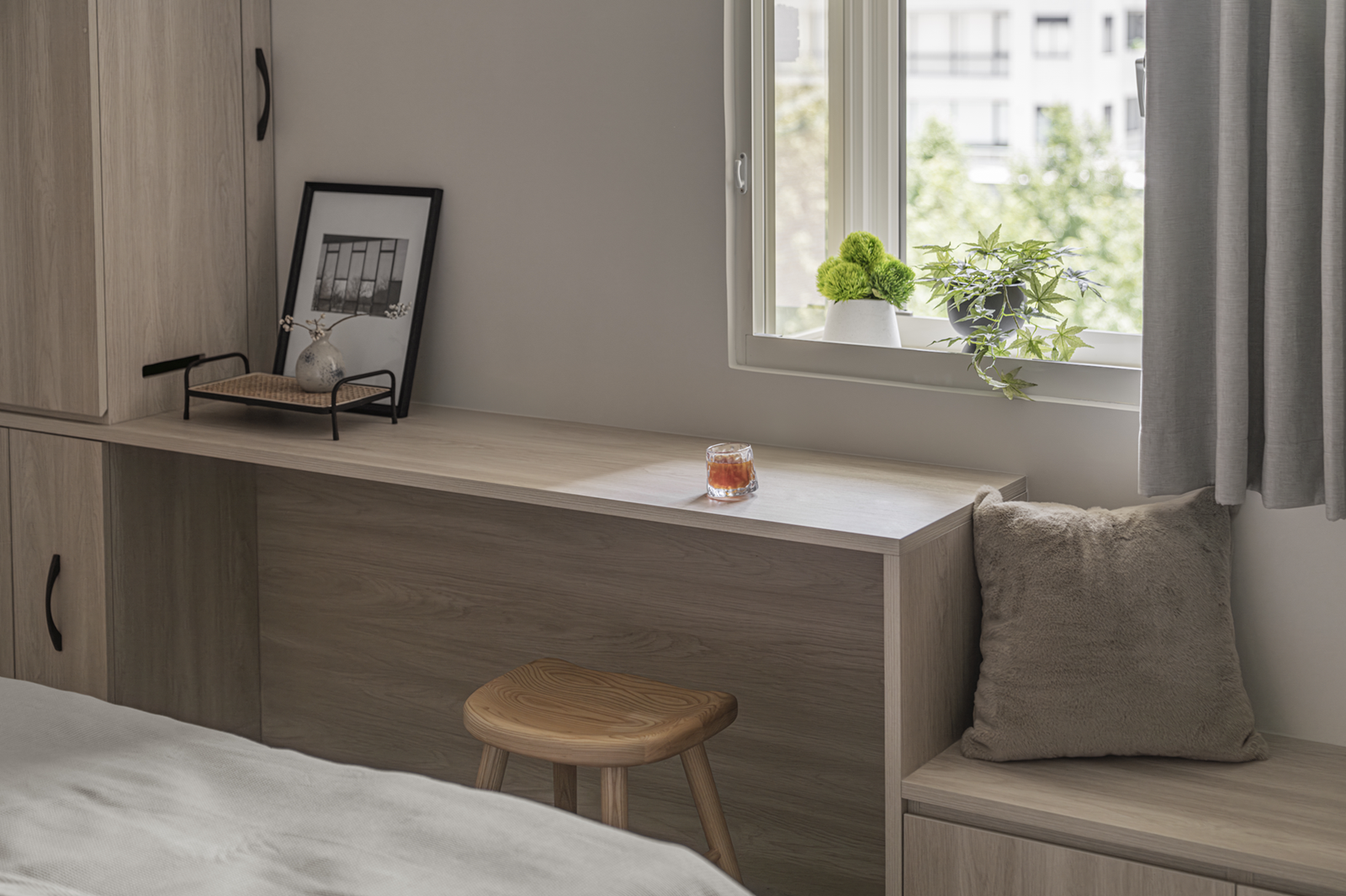 通風設計: 剛做好的櫃體,建議在此區域加強通風,或放置活性碳、空氣清淨機來輔助代謝有害氣體。