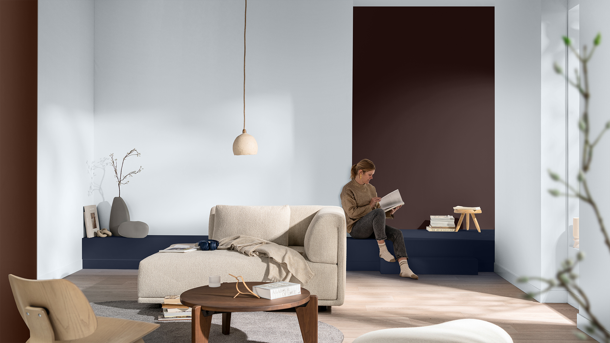 「 慢活從容色盤」致力於打造一個放鬆身心的療癒空間,讓人從繁忙生活中找回自我。在這個空間中,柔霧般的淺藍為整體增添包覆感,而從走廊延伸進室內的深藍色地板,更強化了現代感設計語言。主打色搖曳墨藍則以其深沉穩重的特質,為中性色調的空間注入安定感。